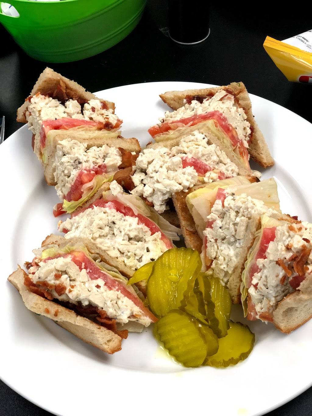 Annettes Restaurant | restaurant | 104 N Dorset Ave, Ventnor City, NJ 08406, USA | 6098228366 OR +1 609-822-8366