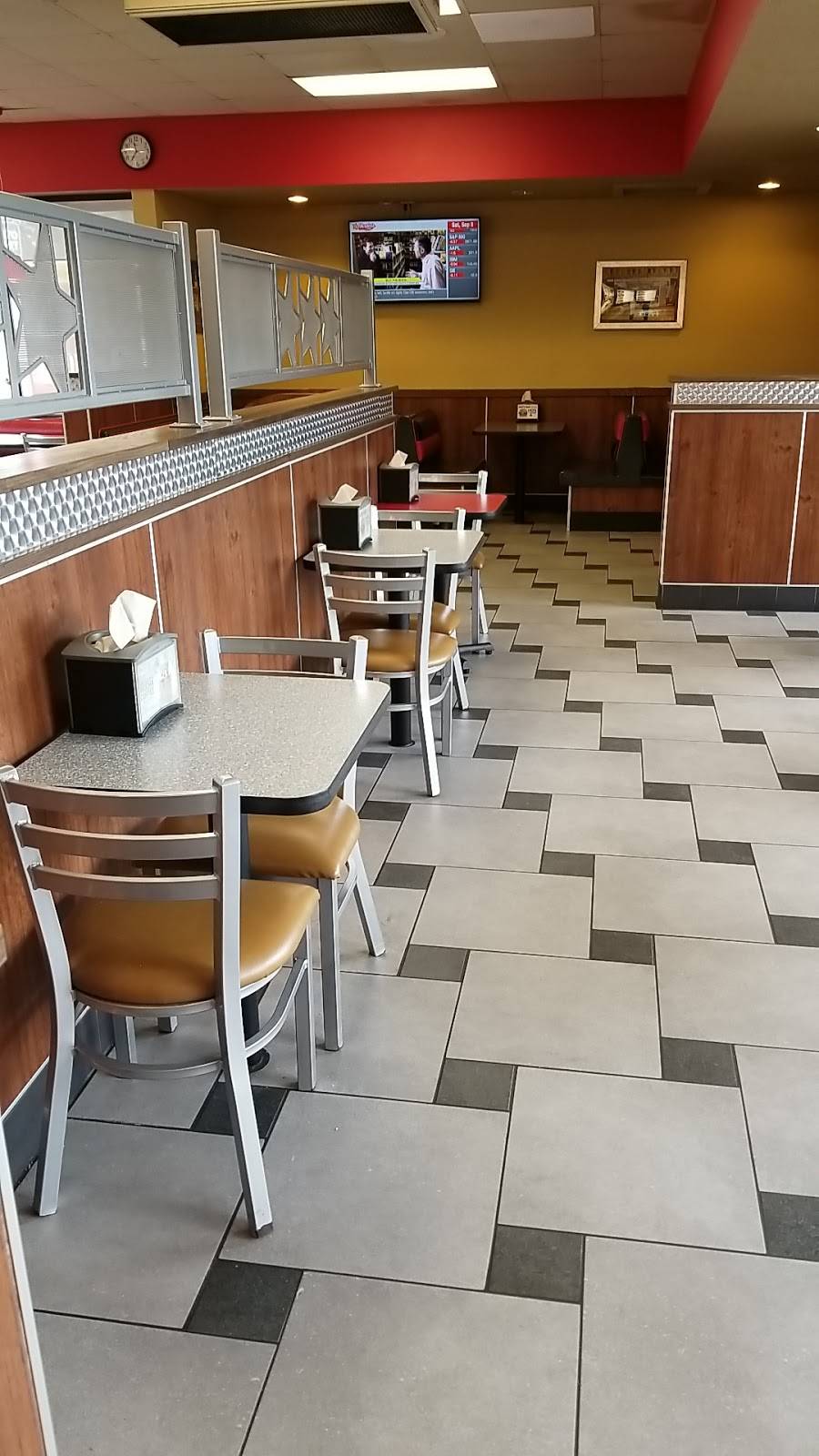 Hardees | restaurant | 201 School St, Hillsboro, IL 62049, USA | 2175323861 OR +1 217-532-3861