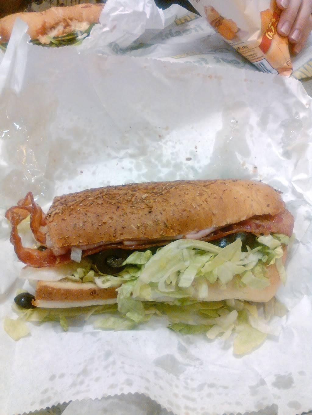 Subway | restaurant | 322 S Cochran Ave, Charlotte, MI 48813, USA | 5175436200 OR +1 517-543-6200