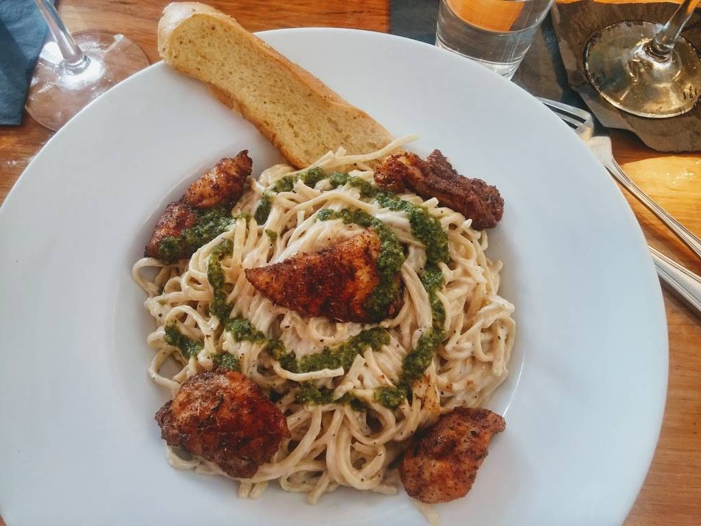 Blue Marlin Seafood Restaurant | restaurant | 121 Bridge St, Bradenton Beach, FL 34217, USA | 9418969737 OR +1 941-896-9737