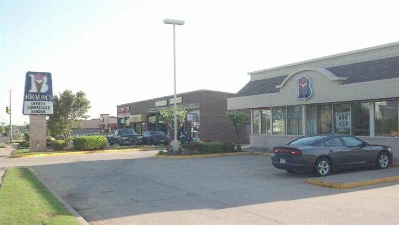 Braums Ice Cream & Burger Restaurant | restaurant | 2420 S Broadway, Edmond, OK 73013, USA | 4053413808 OR +1 405-341-3808