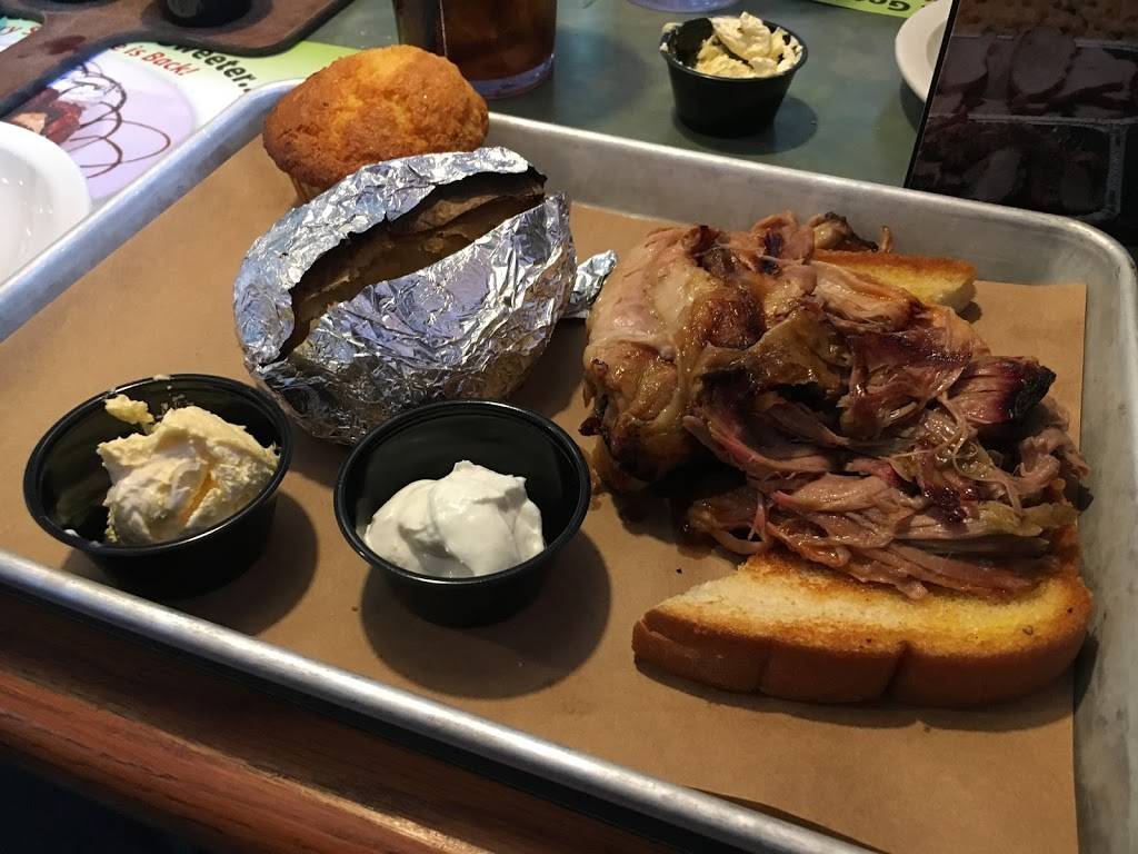 Finleys Grill & Smokehouse | restaurant | 4003, 1602 W Michigan Ave, Jackson, MI 49202, USA | 5177877440 OR +1 517-787-7440