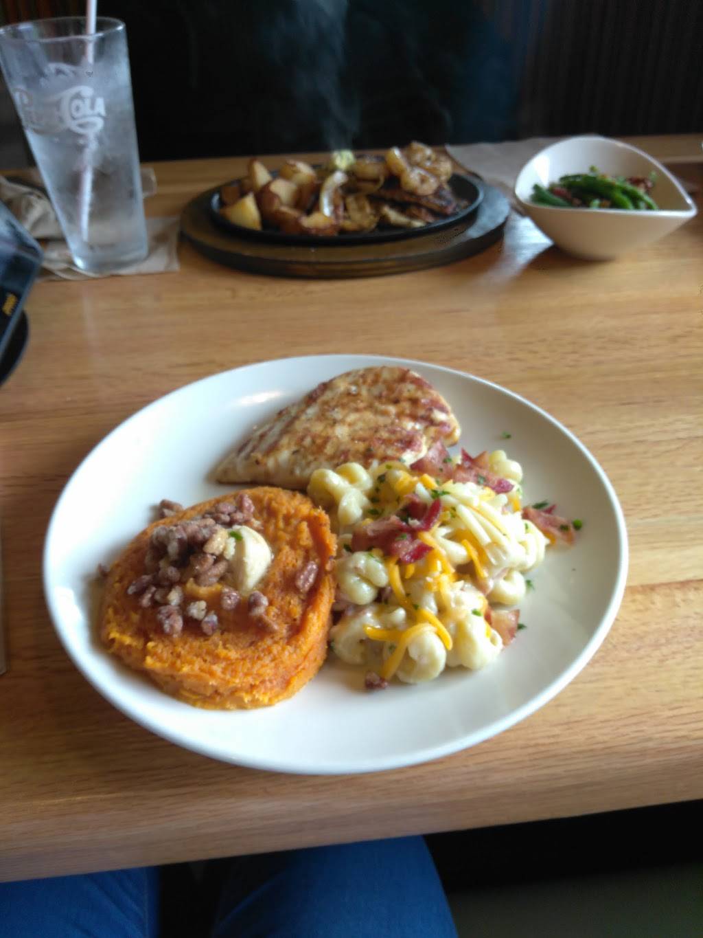 Applebees Grill + Bar | restaurant | 200 Hancock St, Quincy, MA 02171, USA | 6173289443 OR +1 617-328-9443