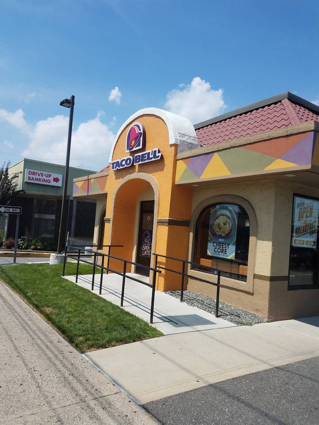 Taco Bell | meal takeaway | 996 Hempstead Turnpike, Franklin Square, NY 11010, USA | 5163589821 OR +1 516-358-9821
