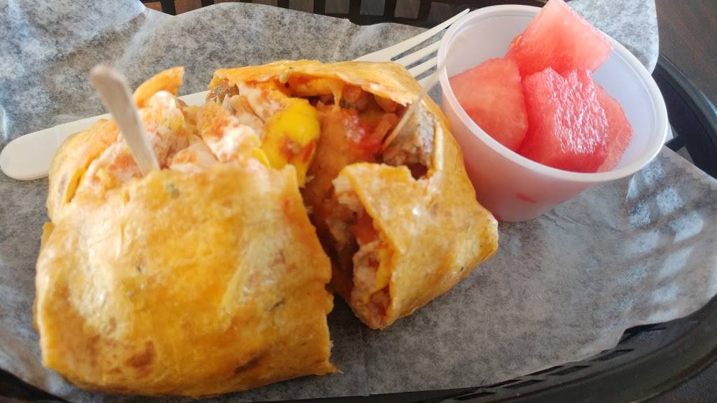 Spinnakers Café | cafe | 3 E Ferry Wharf, Jamestown, RI 02835, USA | 4014233077 OR +1 401-423-3077