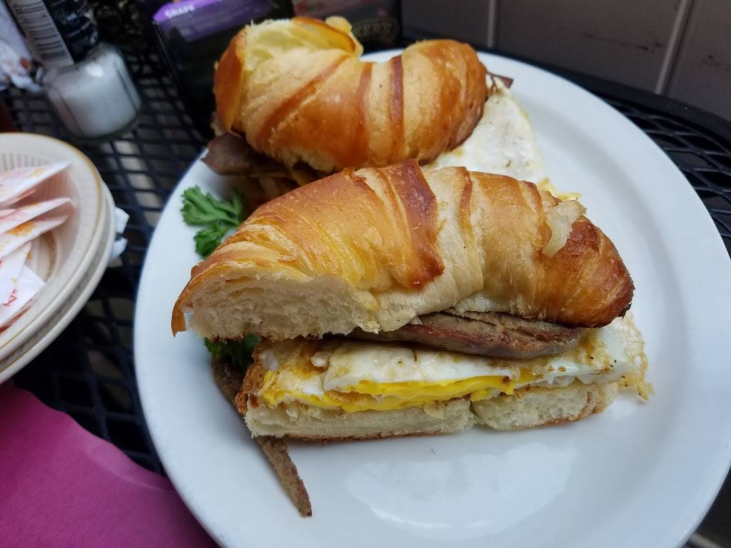 Duesenbergs American Cafe and Grill | restaurant | 10 Mellor Ave, Catonsville, MD 21228, USA | 4107477333 OR +1 410-747-7333