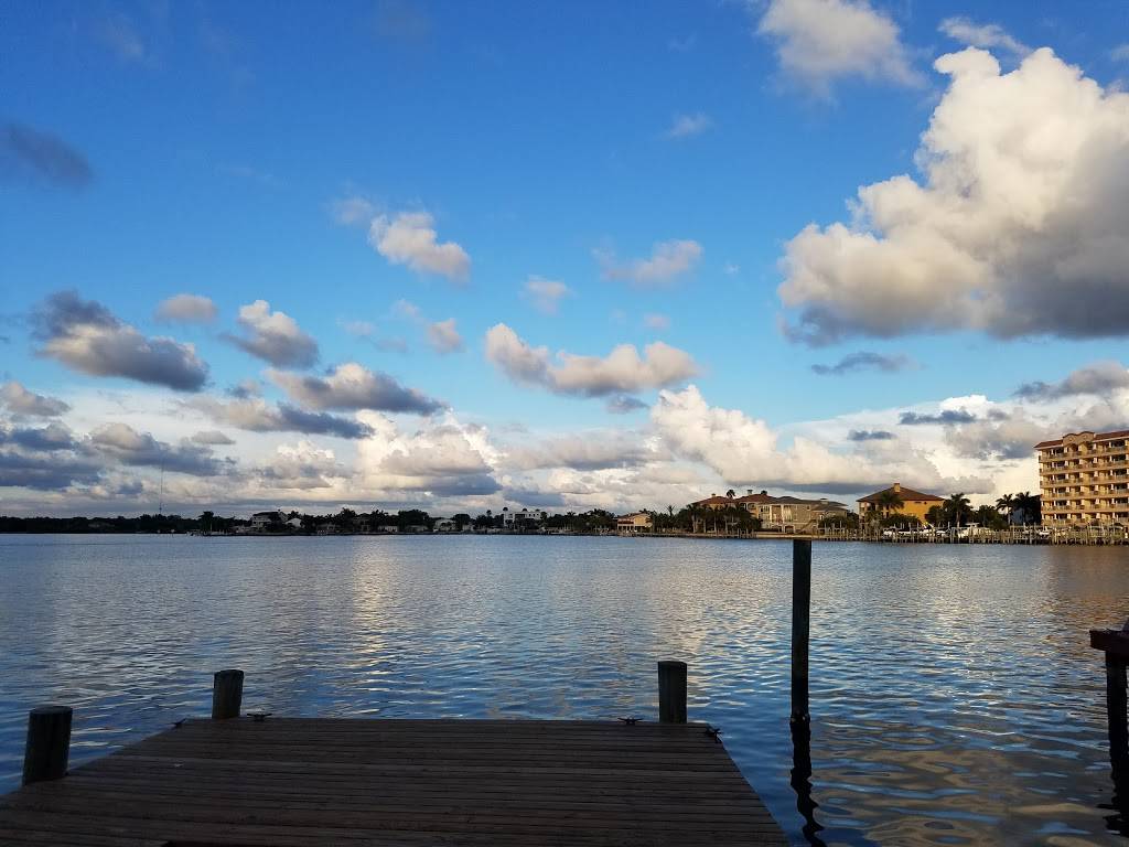 Wahoos Waterside Pub and Patio | restaurant | 17801 Gulf Blvd, Redington Shores, FL 33708, USA | 7273935525 OR +1 727-393-5525