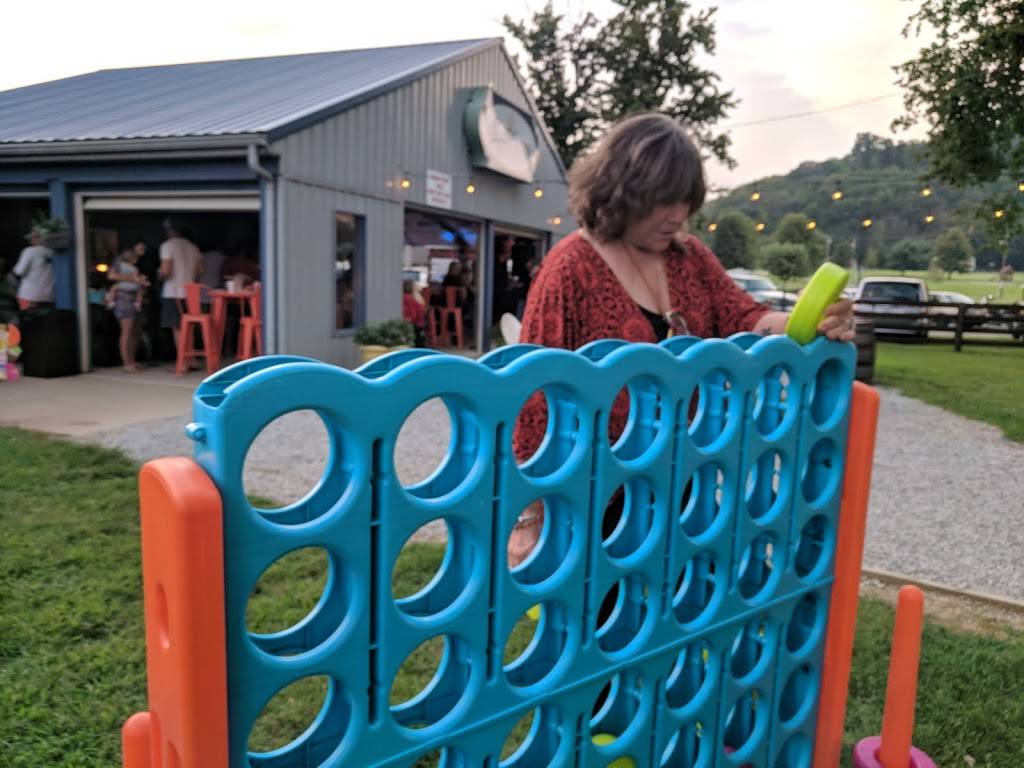 Summers On The River | restaurant | 207 River Rd W, Charlestown, IN 47111, USA | 8122933944 OR +1 812-293-3944