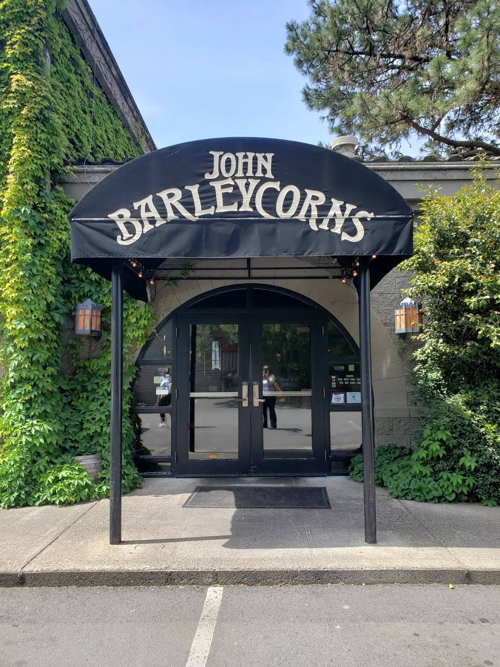 McMenamins John Barleycorns | restaurant | 14610 SW Sequoia Pkwy, Tigard, OR 97223, USA | 5036842688 OR +1 503-684-2688