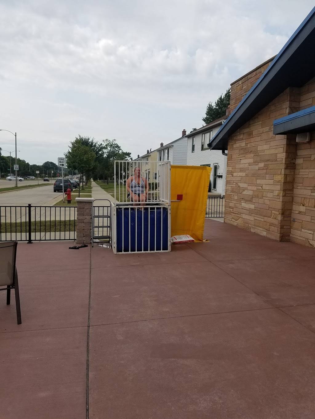 Mccarty Park Sports Bar and Gril | restaurant | 6828 W Oklahoma Ave, Milwaukee, WI 53219, USA | 4143282464 OR +1 414-328-2464