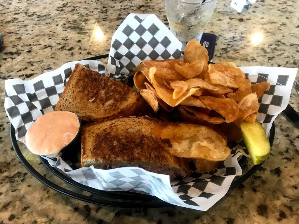 The Parrot Patio Bar & Grill | restaurant | 3602 Webber St, Sarasota, FL 34232, USA | 9419523352 OR +1 941-952-3352