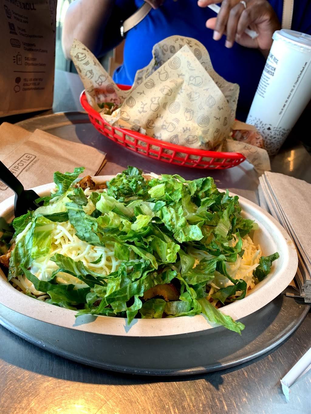 Chipotle Mexican Grill | restaurant | 7030 Youree Dr, Shreveport, LA 71105, USA | 3187988896 OR +1 318-798-8896