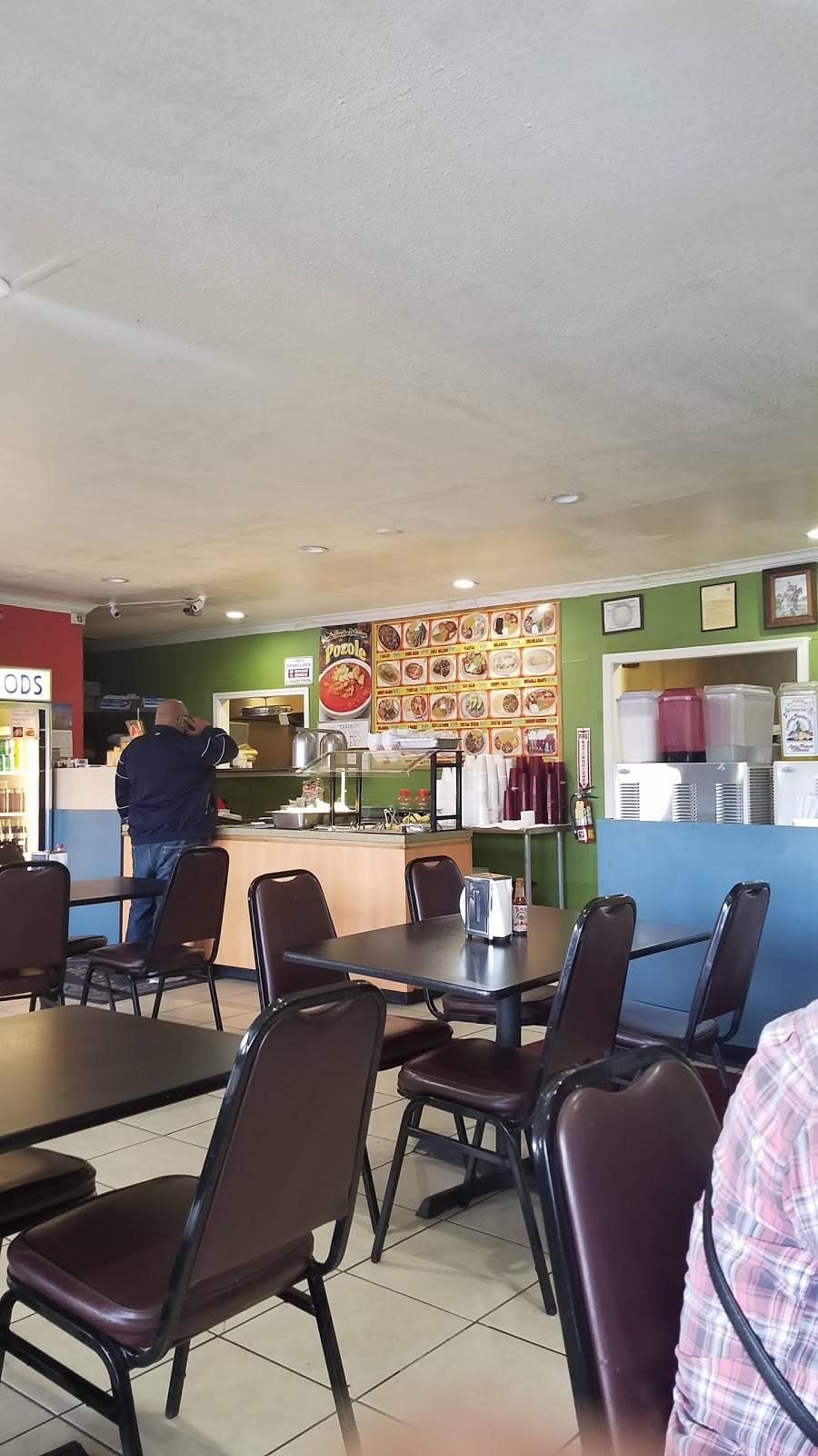 Taqueria 3 Gallos | restaurant | 250 White Ln, Bakersfield, CA 93307, USA | 6617353959 OR +1 661-735-3959