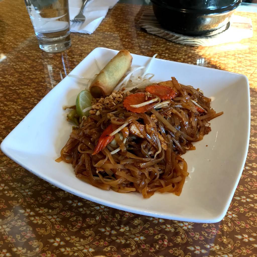 Full Moon | Thai Restaurant | restaurant | 3445 NE Broadway St, Portland, OR 97232, USA | 5034776073 OR +1 503-477-6073