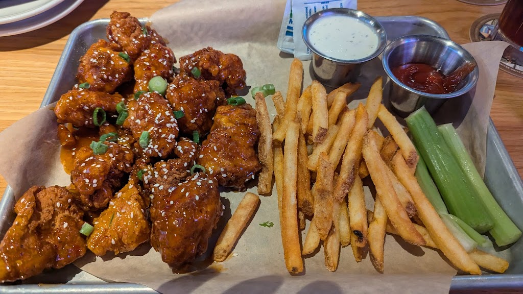 Twin Peaks | restaurant | 1571 Outlet Blvd, Daytona Beach, FL 32117, USA | 3863688946 OR +1 386-368-8946