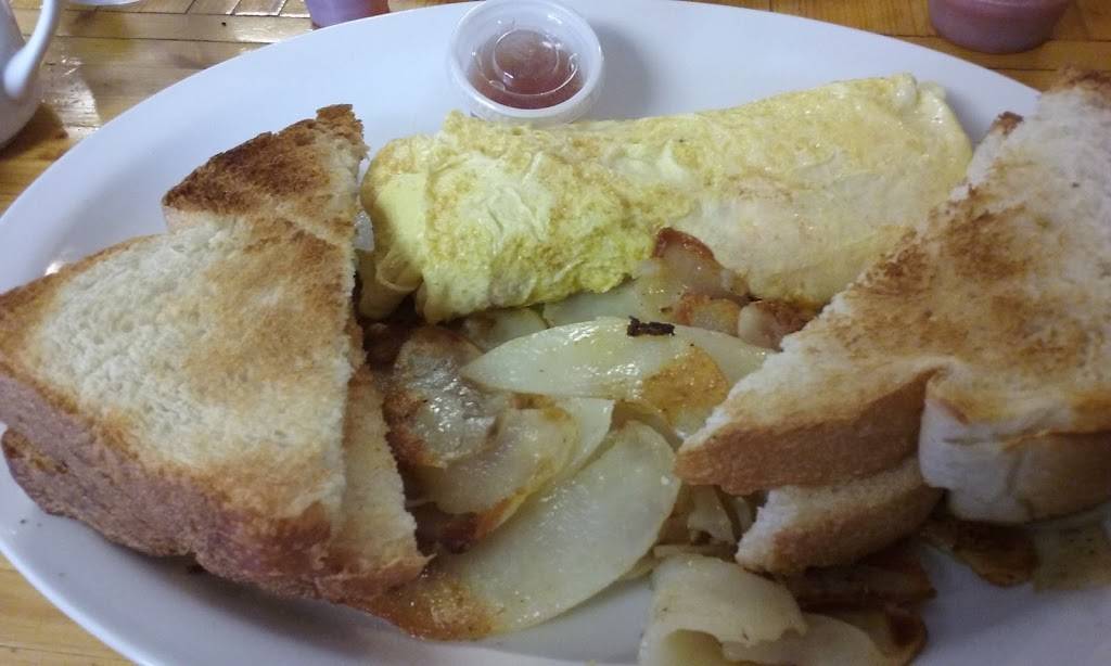 Country Skillet | restaurant | 320 S Main St, Adams, WI 53910, USA | 6083392929 OR +1 608-339-2929