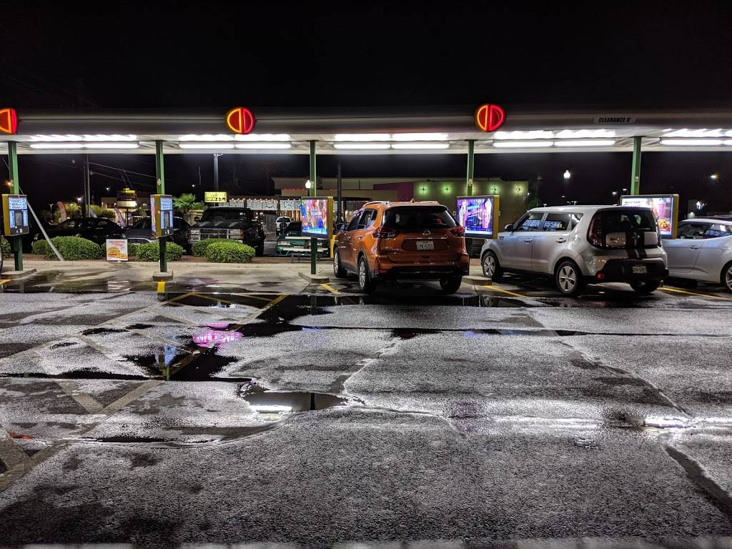 Sonic Drive-In | restaurant | 4800 Hondo Pass Dr, El Paso, TX 79904, USA | 9157555500 OR +1 915-755-5500