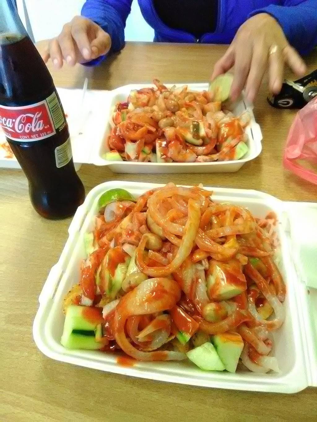 Cocos Bionicos | restaurant | 12090 E Carson St, Hawaiian Gardens, CA 90716, USA | 5624210600 OR +1 562-421-0600