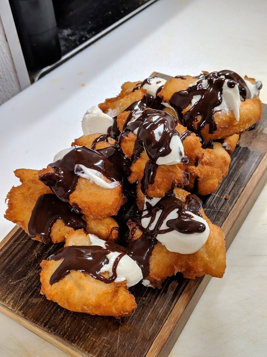 Mama Catena Vino e’ Cucina | restaurant | 711 Babbitt Rd, Euclid, OH 44123, USA | 2162611168 OR +1 216-261-1168