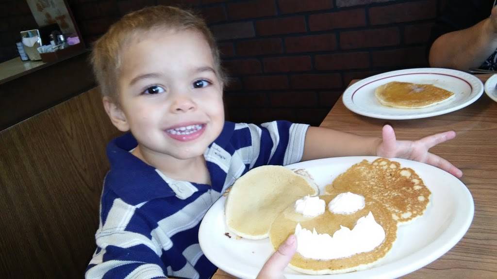 Gingerbread House Cafe | restaurant | 3 Franklin St N, Glenwood, MN 56334, USA | 3206344969 OR +1 320-634-4969