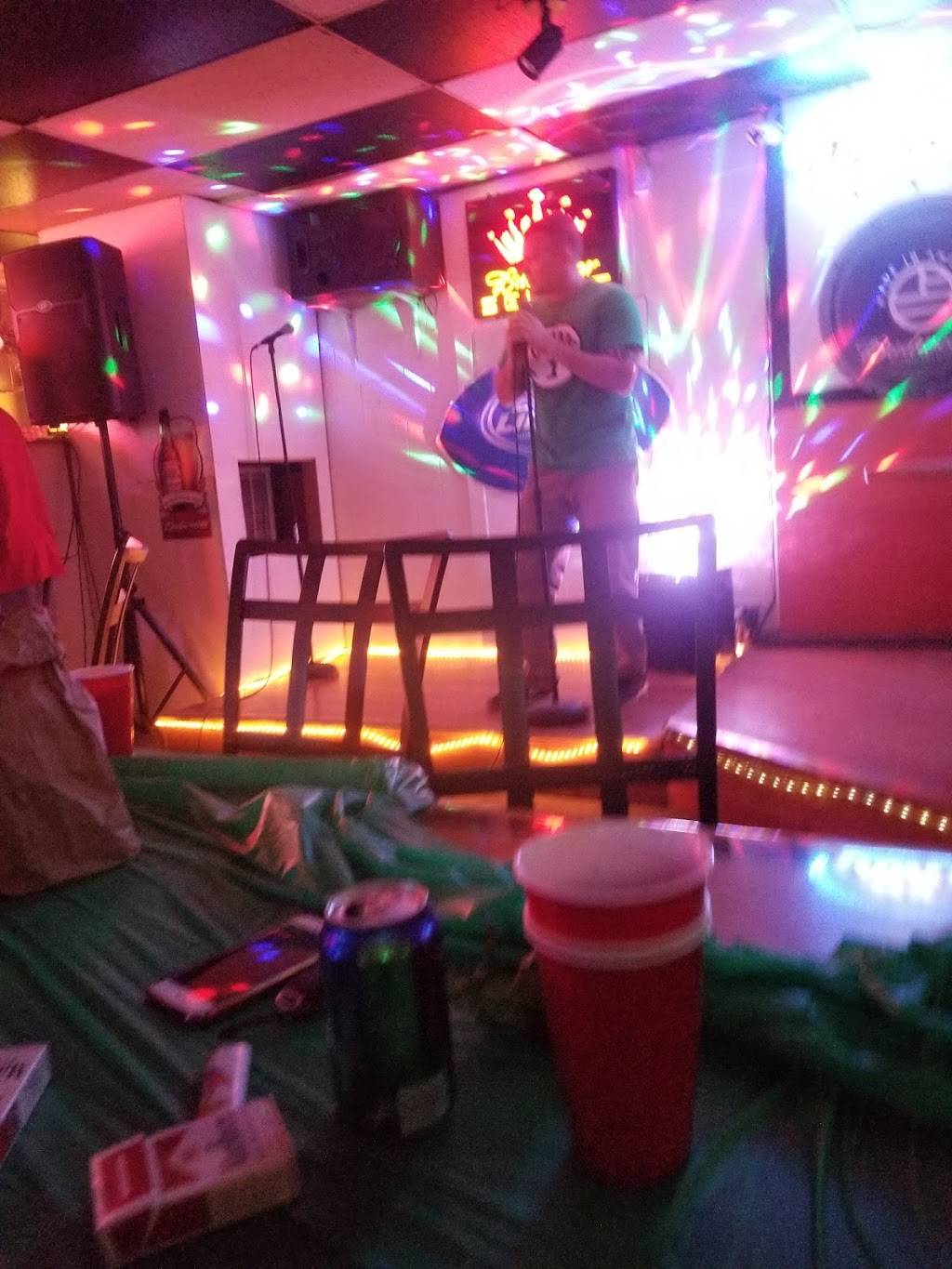 The Dock Sports bar & grill | restaurant | 11555 Old Baxter Rd, Silver Point, TN 38582, USA | 9318584745 OR +1 931-858-4745