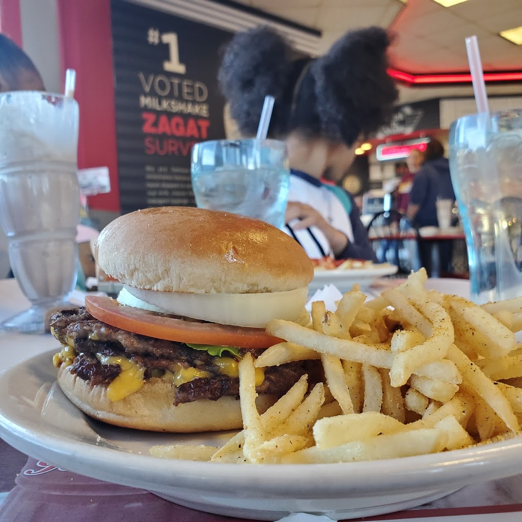Steak n Shake | restaurant | 655 Schillinger Rd S, Mobile, AL 36695, USA | 2516339900 OR +1 251-633-9900