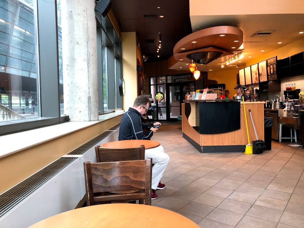 Starbucks | cafe | 2911 Woodside Drive, Cincinnati, OH 45221, USA | 8007827282 OR +1 800-782-7282