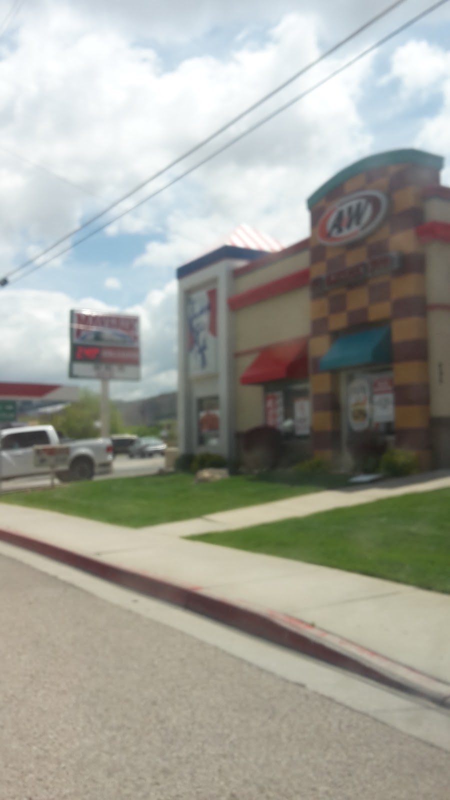 A&W Restaurant | restaurant | 895 W 200 N, Cedar City, UT 84720, USA | 4355863393 OR +1 435-586-3393