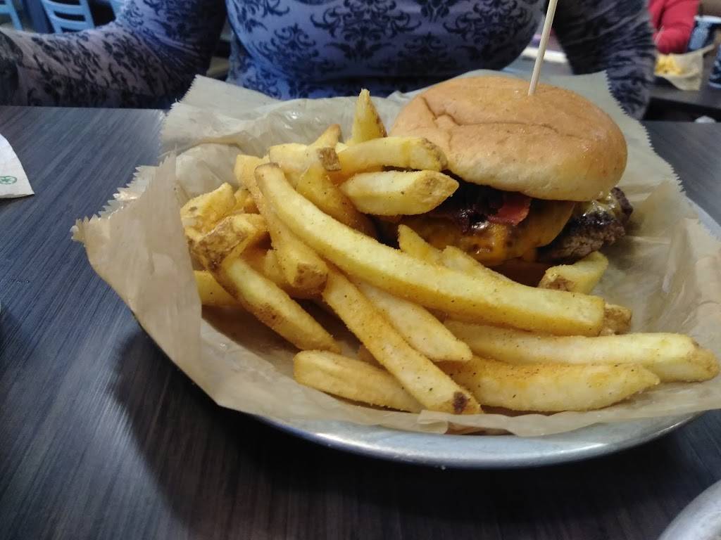 Freakin Unbelievable Burgers | restaurant | 8020 Holly Rd, Grand Blanc, MI 48439, USA | 8107714206 OR +1 810-771-4206