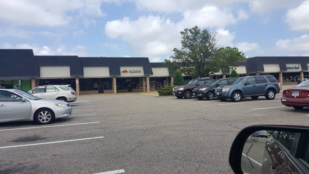 Pizza Hut | meal takeaway | 1949 Lynnhaven Pkwy Ste 1564, Virginia Beach, VA 23456, USA | 7574169999 OR +1 757-416-9999