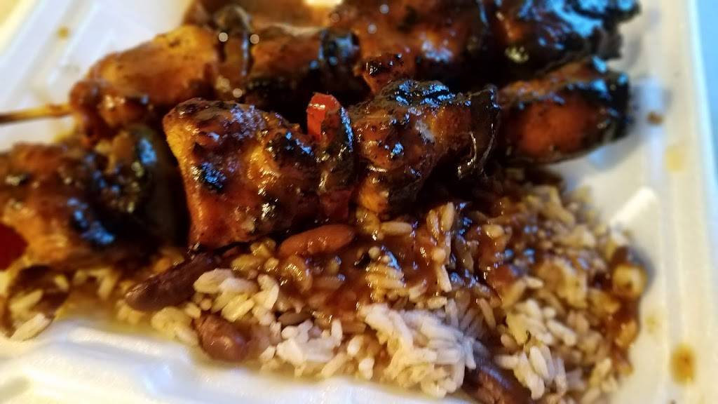 QUEENIES ISLAND CUISINE & GRILL | restaurant | 220 Worthington St, Springfield, MA 01103, USA | 4133639046 OR +1 413-363-9046