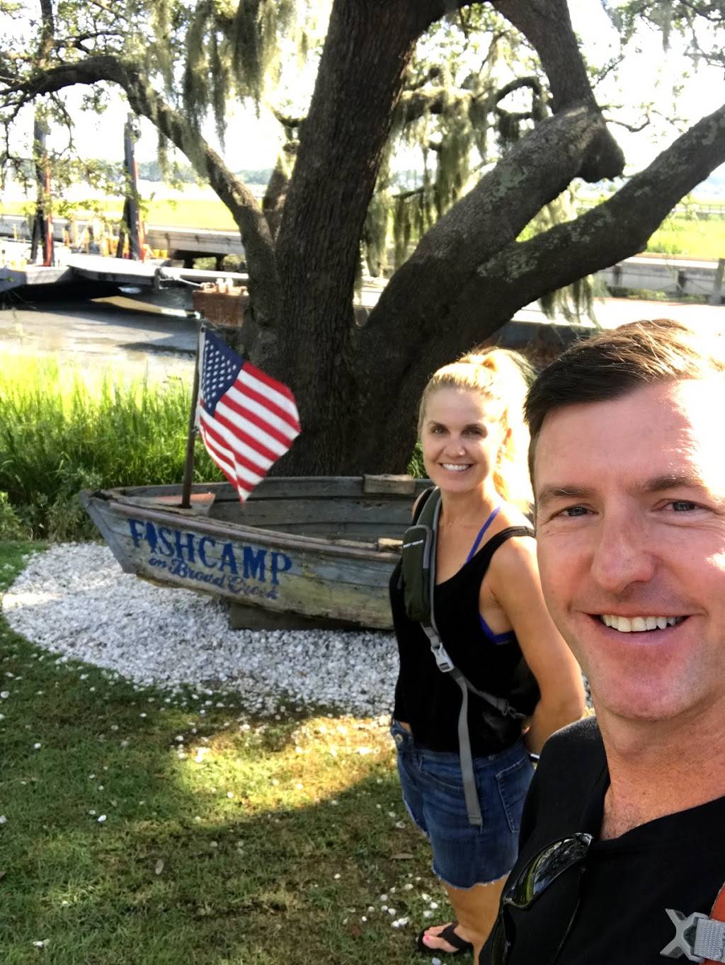 Fish camp | restaurant | 11 Simmons Rd, Hilton Head Island, SC 29926, USA | 8438422267 OR +1 843-842-2267