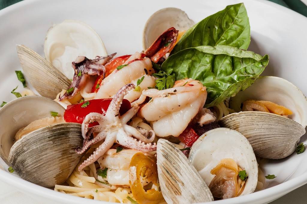 Consiglios Restaurant | restaurant | 165 Wooster St, New Haven, CT 06511, USA | 2038654489 OR +1 203-865-4489