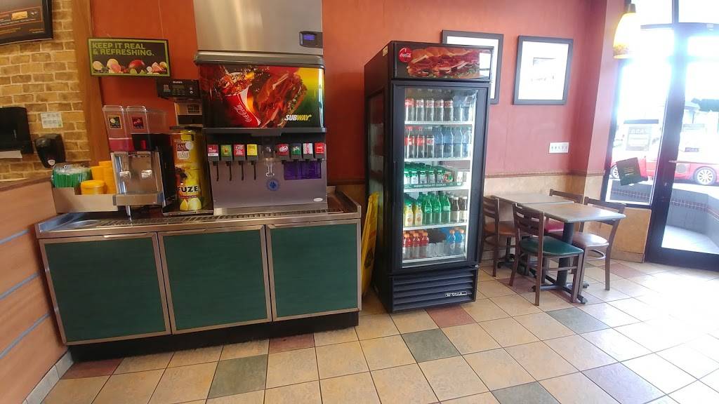 Subway | meal takeaway | 1620 N School St Space J-3A, Honolulu, HI 96817, USA | 8088419100 OR +1 808-841-9100