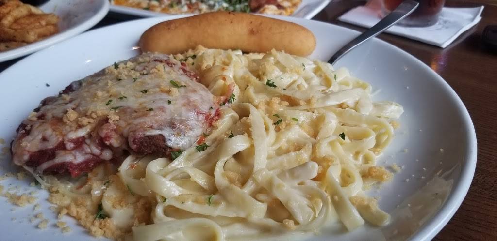 TGI Fridays | restaurant | 2990 Waldorf Market Pl, Waldorf, MD 20603, USA | 3019328750 OR +1 301-932-8750