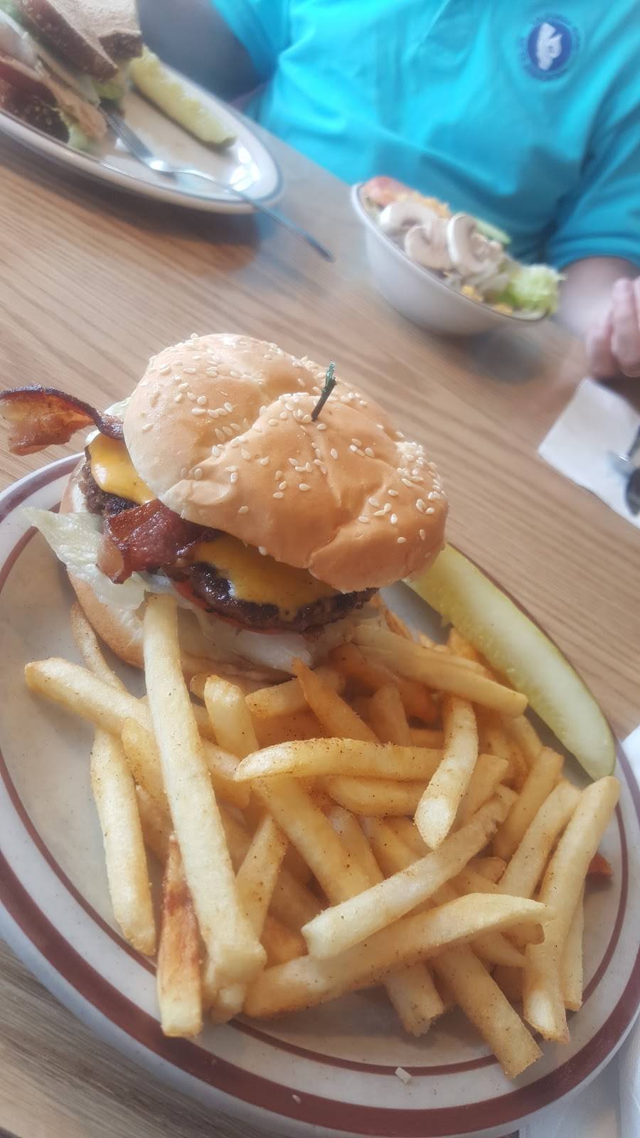 Waffle Barn | restaurant | 590 Colusa Ave, Yuba City, CA 95991, USA | 5306714433 OR +1 530-671-4433