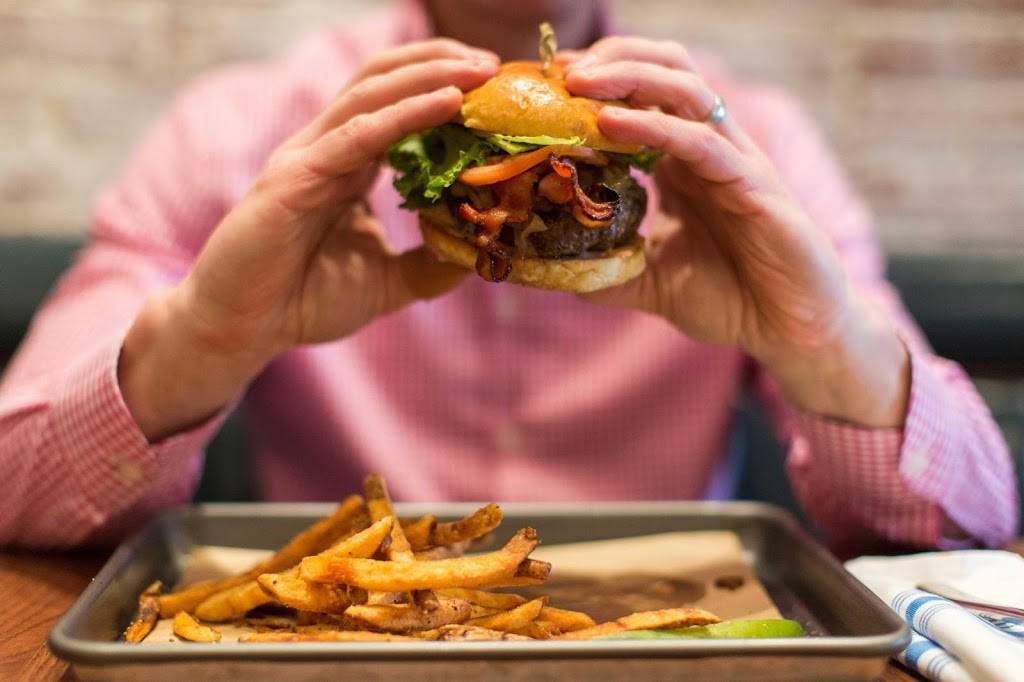 Iron Works | restaurant | 697 Jefferson Blvd, Warwick, RI 02886, USA | 4017395111 OR +1 401-739-5111