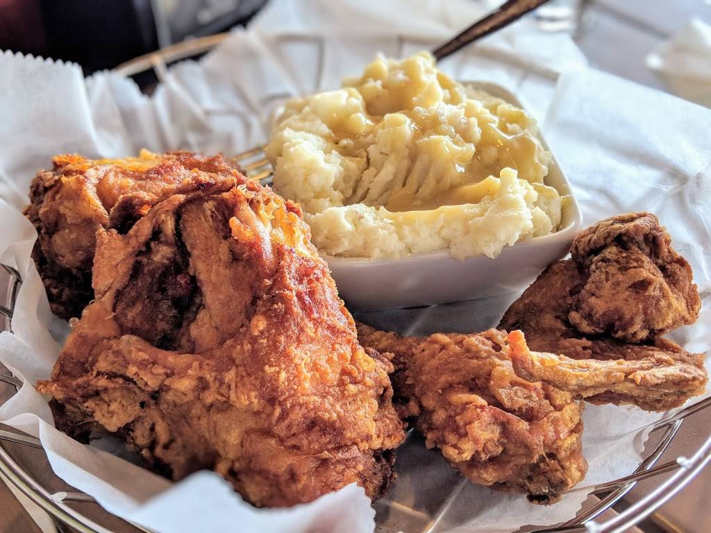 Anduzzis Sports Club - Holmgren Way | restaurant | 1992 Holmgren Way, Green Bay, WI 54304, USA | 9209651111 OR +1 920-965-1111