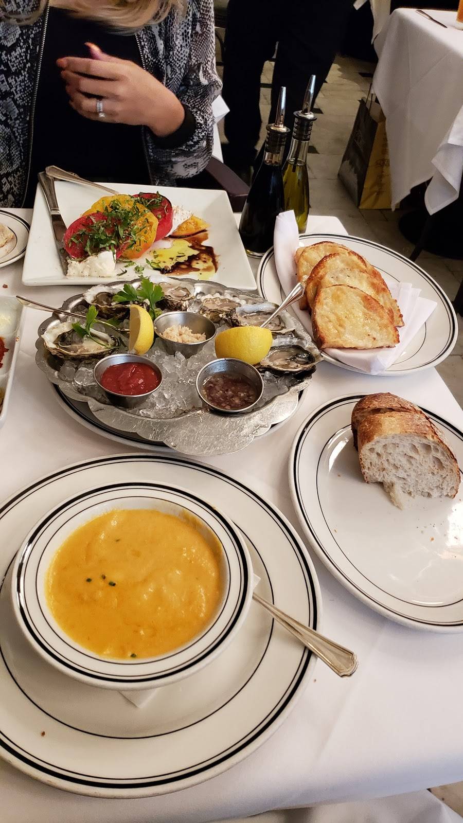 The Grill on the Alley | restaurant | 9560 Dayton Way, Beverly Hills, CA 90210, USA | 3102760615 OR +1 310-276-0615