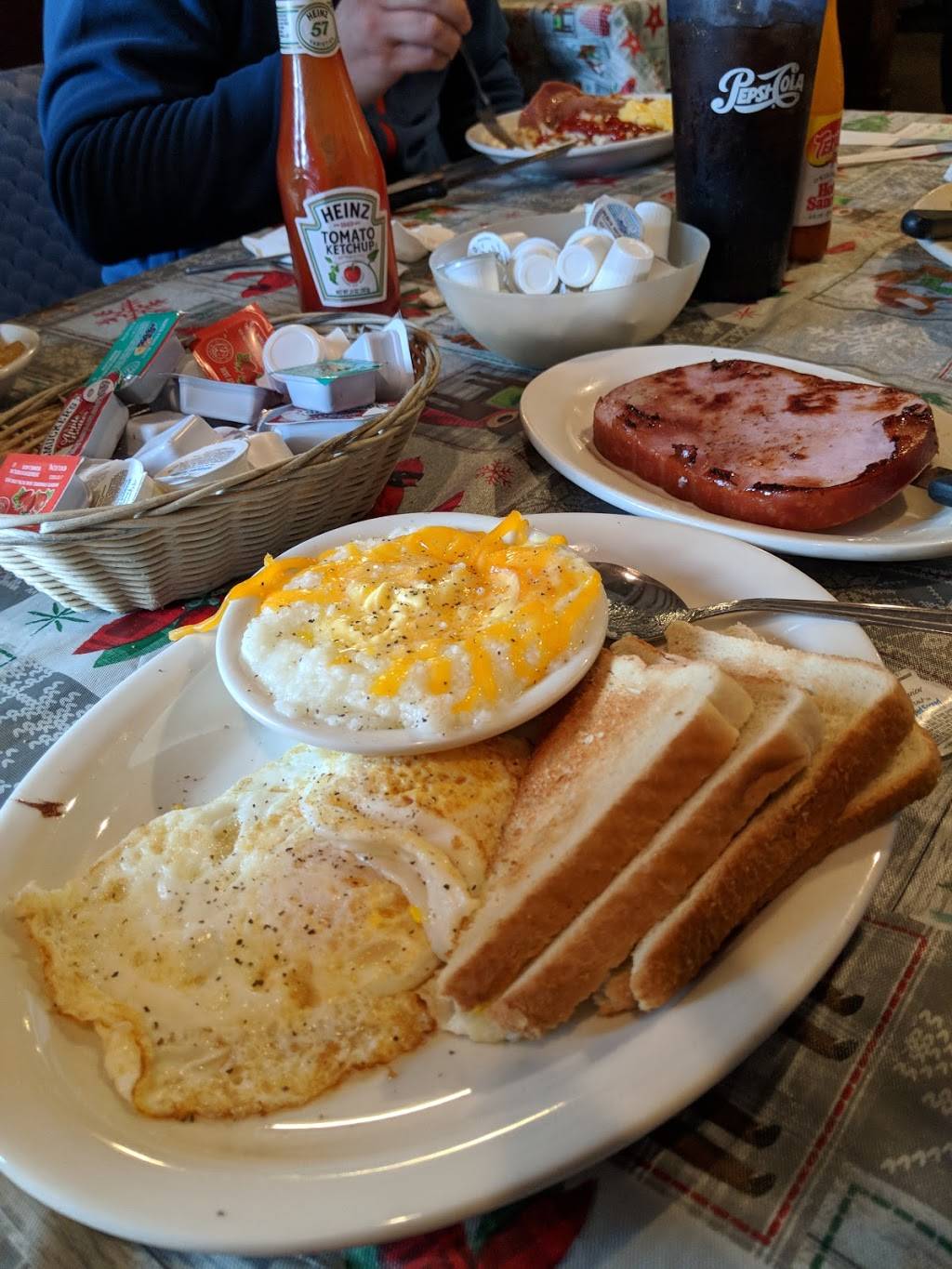 Frisbys Restaurant | restaurant | 2150 Anderson Hwy, Powhatan, VA 23139, USA | 8047947553 OR +1 804-794-7553