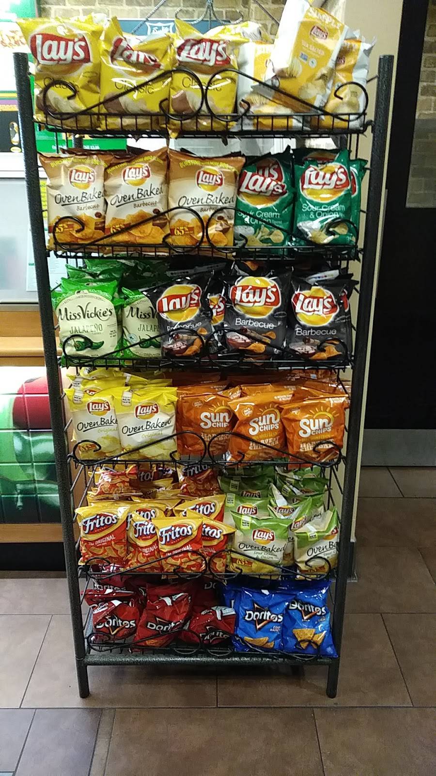 Subway | restaurant | 16 Banton St, North Haven, CT 06473, USA | 2032390280 OR +1 203-239-0280