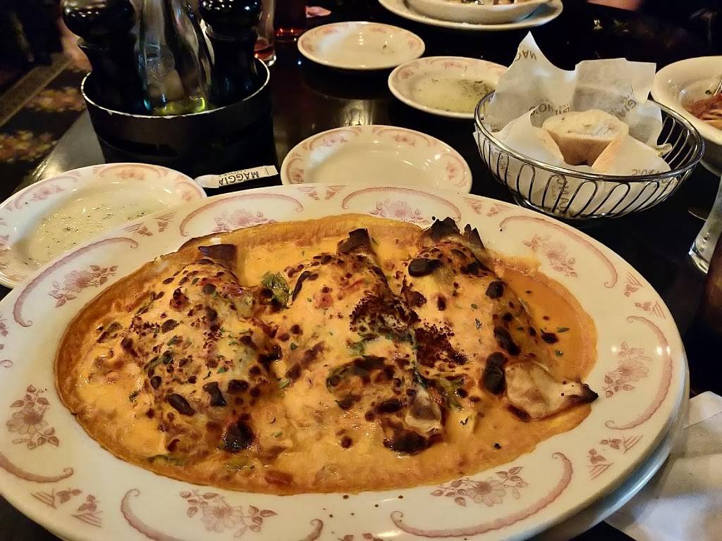 Maggianos Little Italy | restaurant | 7025 W 135th St, Overland Park, KS 66223, USA | 9138978020 OR +1 913-897-8020