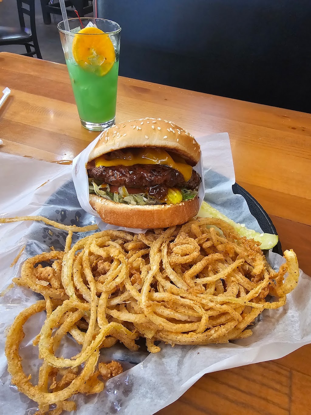 Farleys Food Fun & Pub | restaurant | 1315 N Main St, Roswell, NM 88201, USA | 5756271100 OR +1 575-627-1100