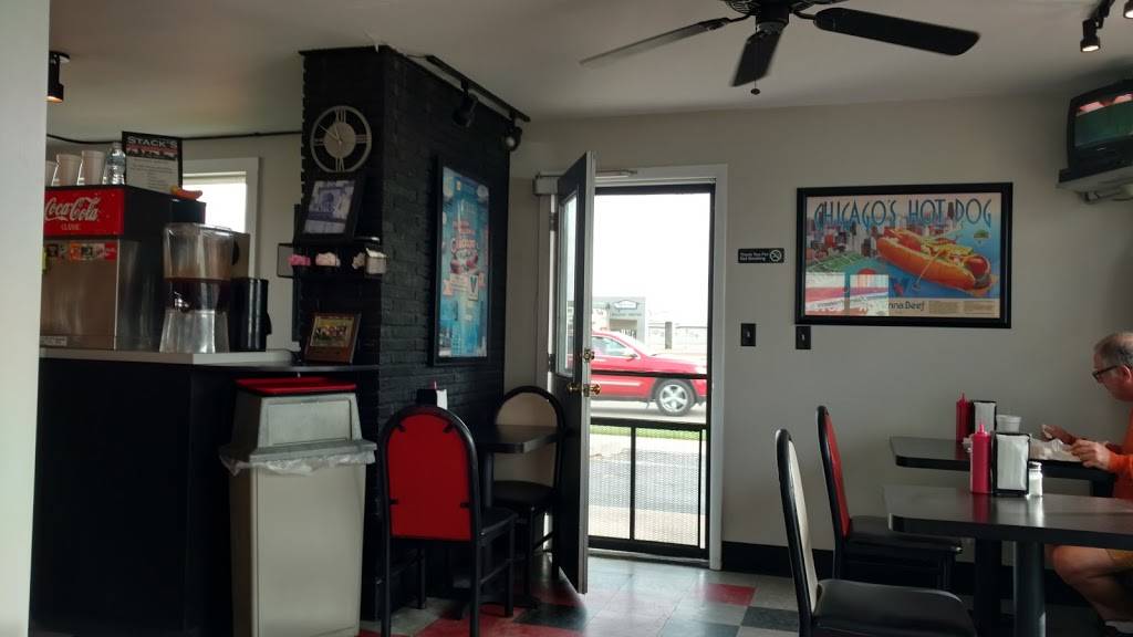 Stacks Chicago Style Eats | restaurant | 1050 Jackson St, Grand Haven, MI 49417, USA | 6168422488 OR +1 616-842-2488