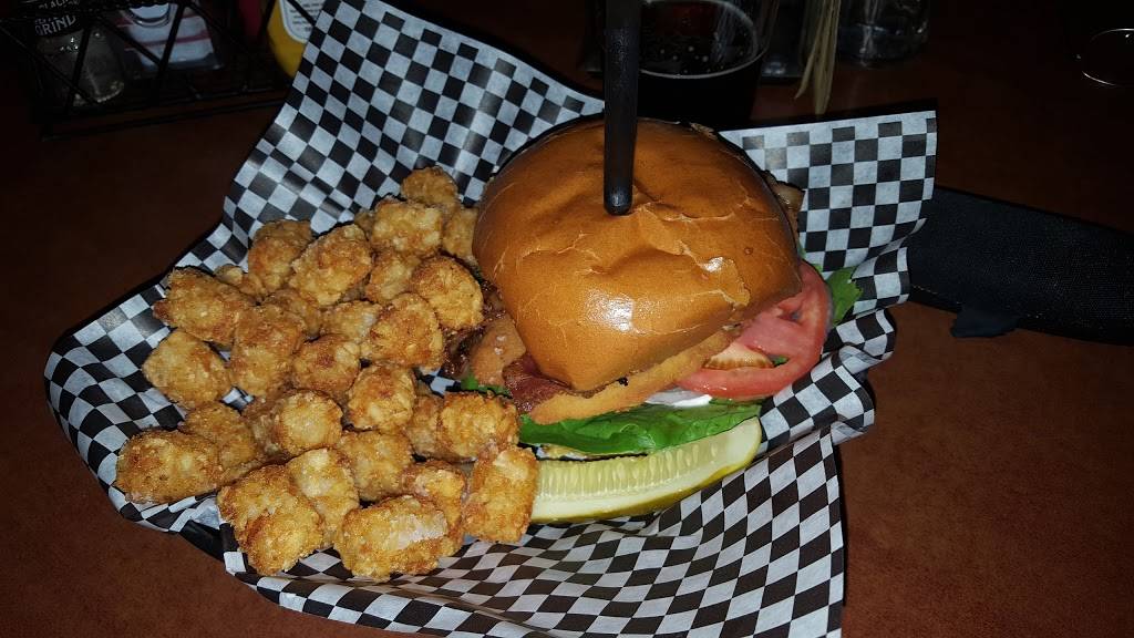 Mock Crest Tavern | restaurant | 3435 N Lombard St, Portland, OR 97217, USA | 5032835014 OR +1 503-283-5014