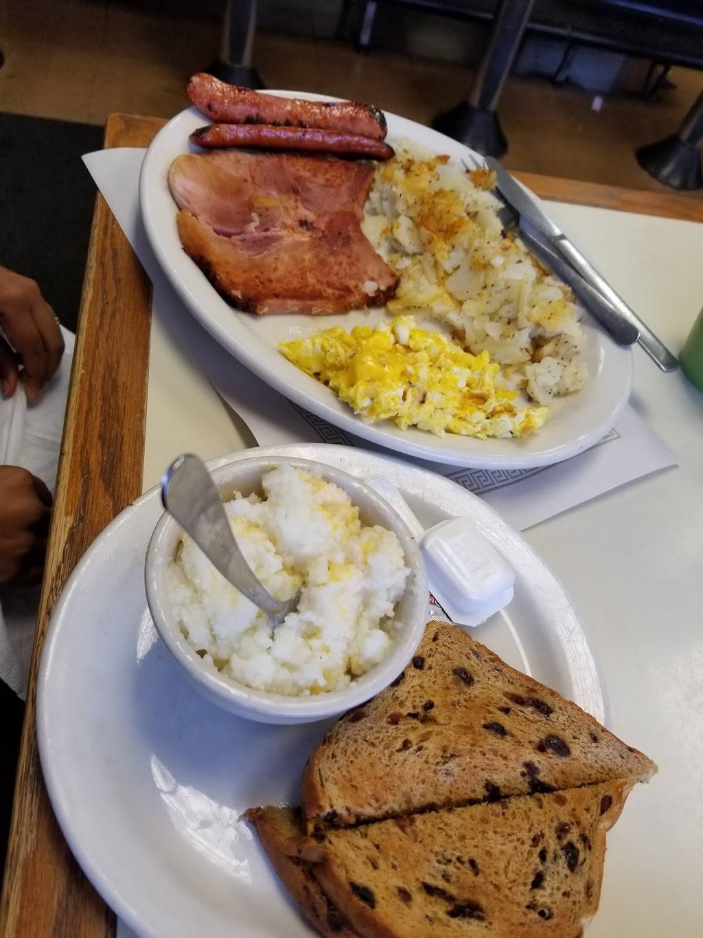 Grandmas II Restaurant | restaurant | 1610 N Main St, Dayton, OH 45405, USA | 9372758617 OR +1 937-275-8617