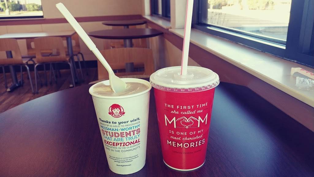 Wendys | restaurant | 10006 W 75th St, Merriam, KS 66204, USA | 9137898207 OR +1 913-789-8207