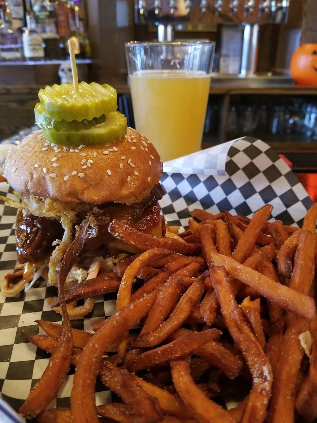 Iron Horse Ale House | restaurant | 6158 N Northwest Hwy, Chicago, IL 60631, USA | 7737631800 OR +1 773-763-1800