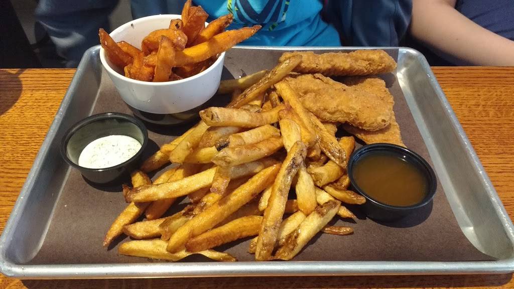 Chop House Burger Bar | restaurant | 100 Martindale Rd, St. Catharines, ON L2S 2Y3, Canada | 9056881114 OR +1 905-688-1114