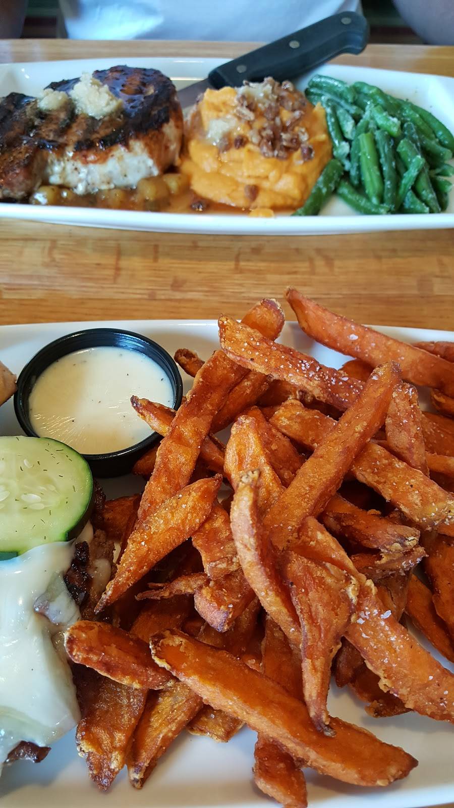 Applebees Grill + Bar | restaurant | 1040 N Kinzie Ave, Bradley, IL 60915, USA | 8159360571 OR +1 815-936-0571